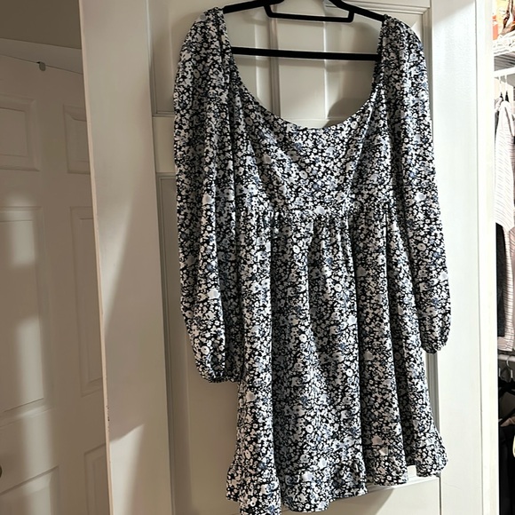 Dress - Picture 1 of 3